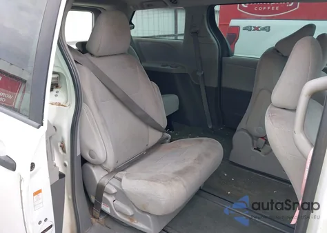 2017 Toyota Sienna L 7 Passenger z USA, uszkodzony, nr VIN 5TDZZ3DC4HS873164